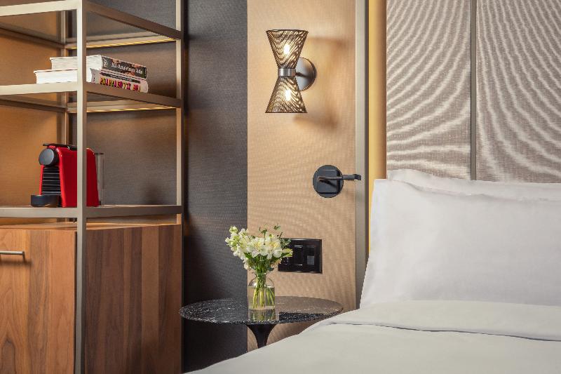 キングサイズベッドのスタンダードルーム, Mainport Hotel Rotterdam, A Hilton Affiliate
