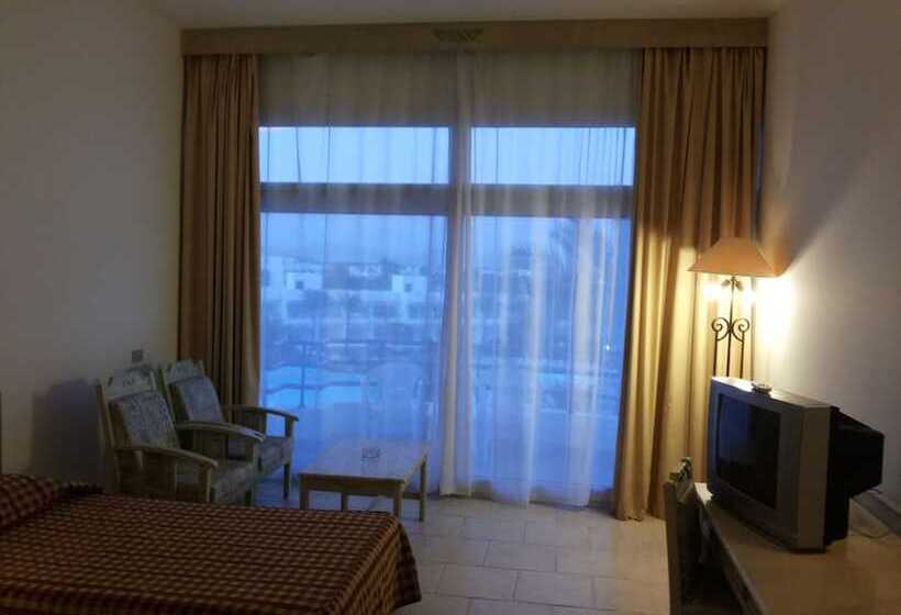 اتاق استاندارد با چشم‌انداز استخر, Queen Sharm Aqua Park