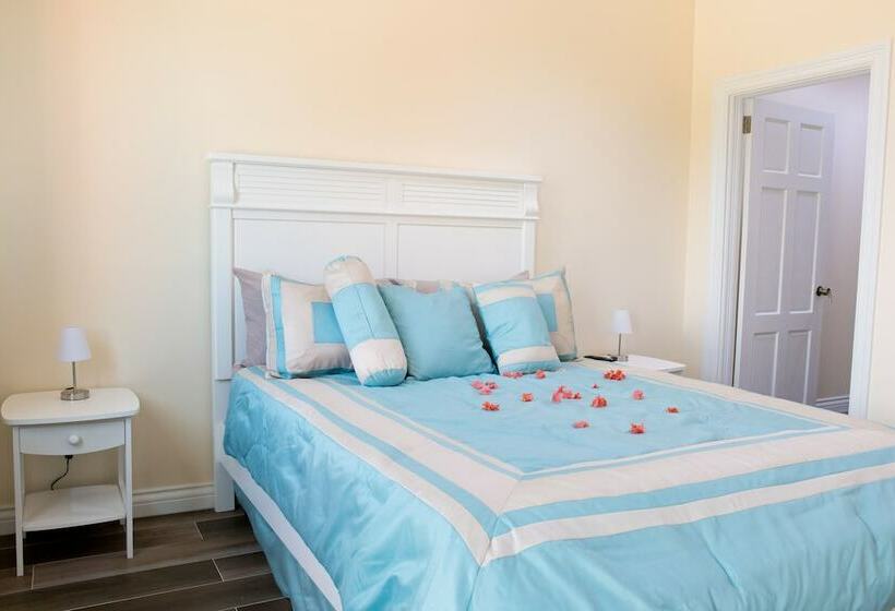 2 Bedroom Deluxe Apartment Sea View, Mount Royal Luxury Condos