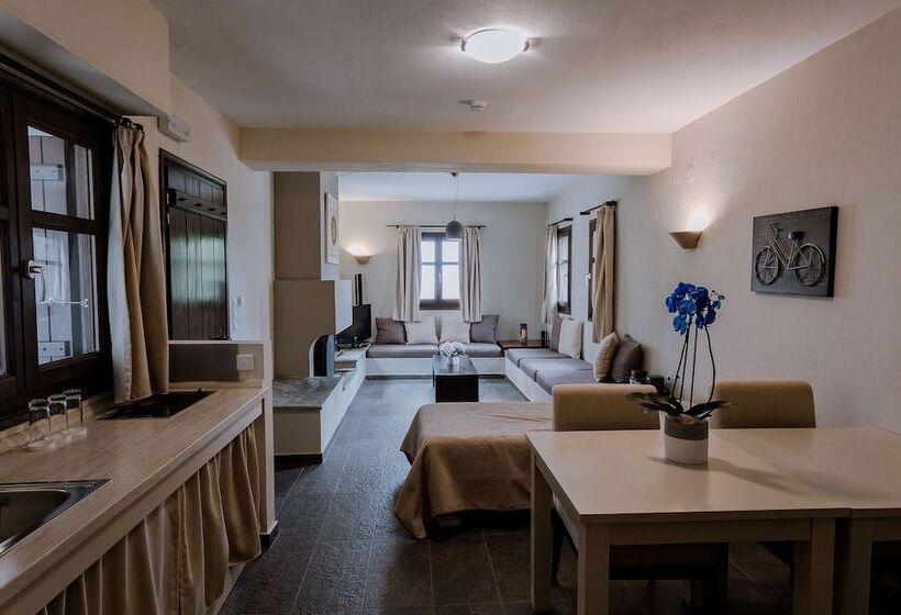 سوییت اجرایی, 12 Months Resort & Spa