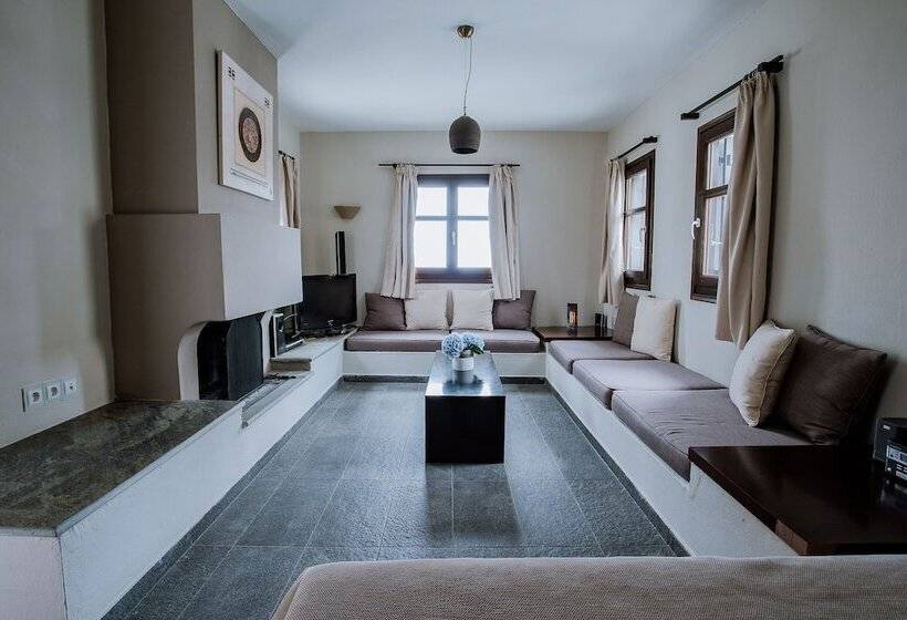 سوییت اجرایی, 12 Months Resort & Spa