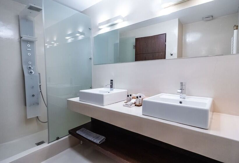 سوییت خانوادگی, 12 Months Resort & Spa