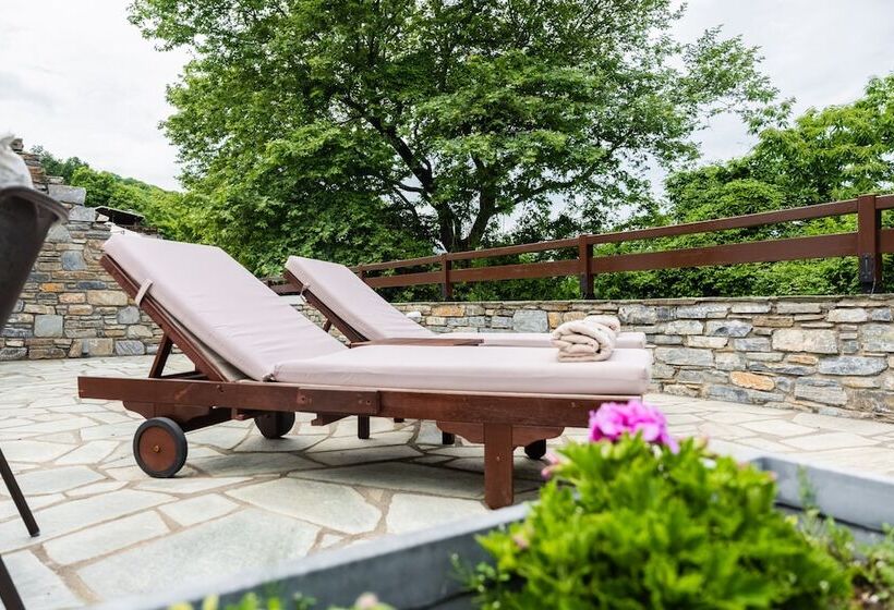 سوییت جونیور, 12 Months Resort & Spa