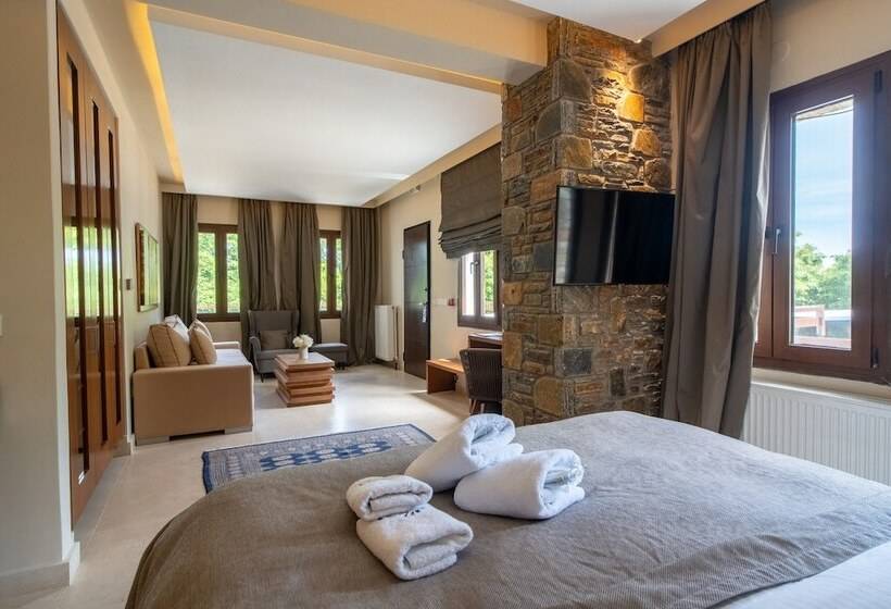 سوییت جونیور, 12 Months Resort & Spa