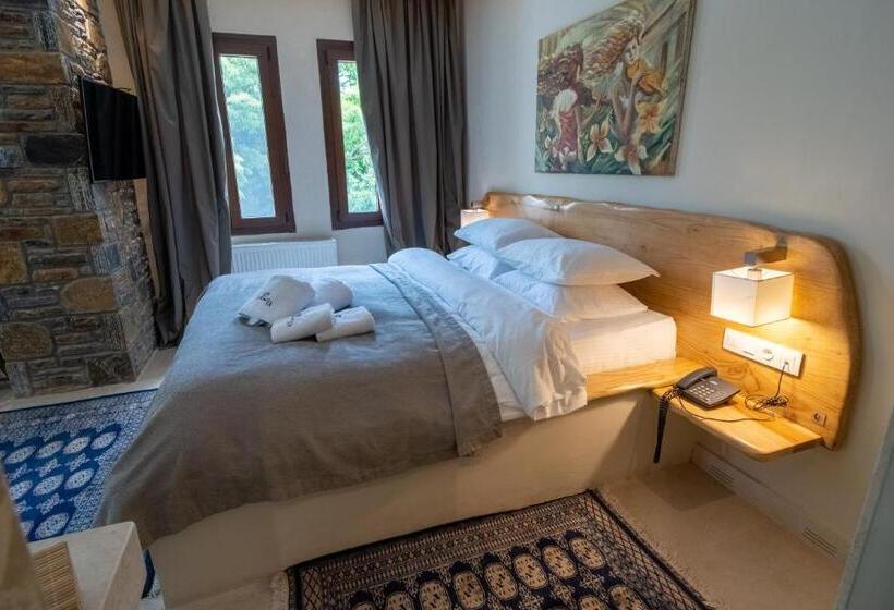 سوییت جونیور, 12 Months Resort & Spa
