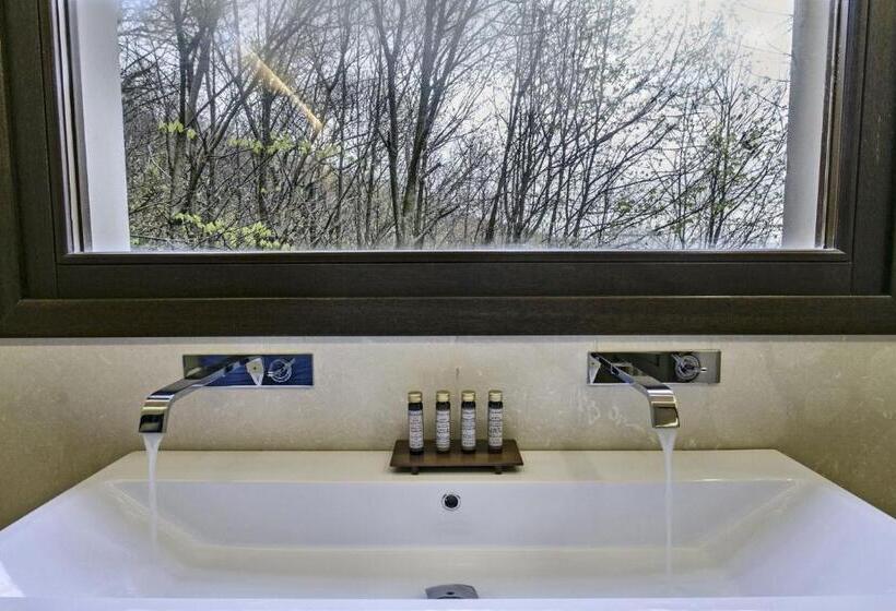 اتاق لوکس, 12 Months Resort & Spa