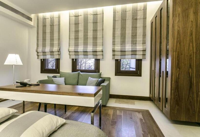 اتاق لوکس, 12 Months Resort & Spa