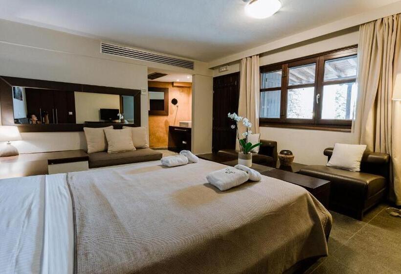 سوییت اجرایی, 12 Months Resort & Spa