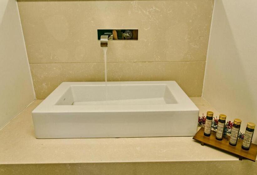 سوئیت 2 خوابه, 12 Months Resort & Spa