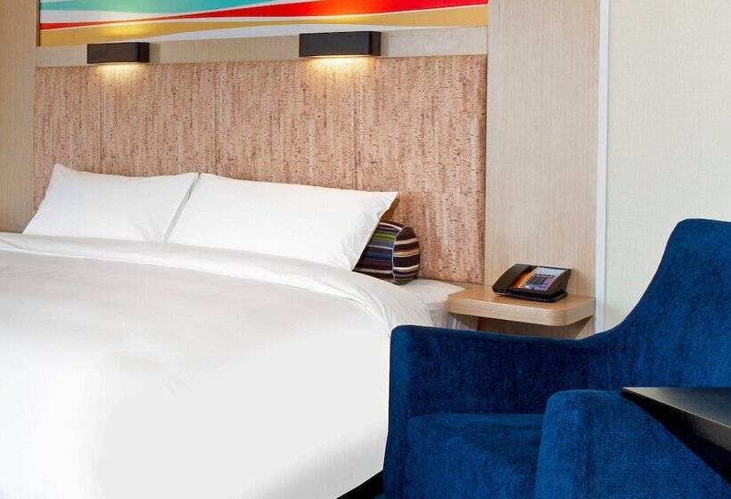 Standard Studio Double Bed, Aloft Nanhai Foshan