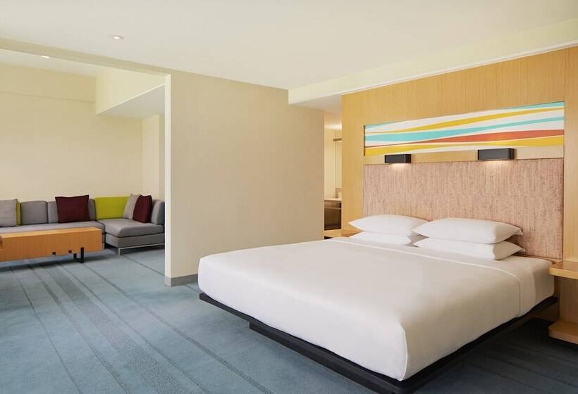 Standard Studio Double Bed, Aloft Nanhai Foshan