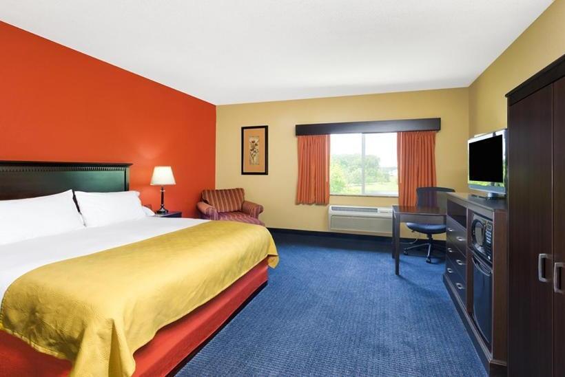 Standard Room King Bed Adapted for people with reduced mobility, Americinn By Wyndham Vidalia