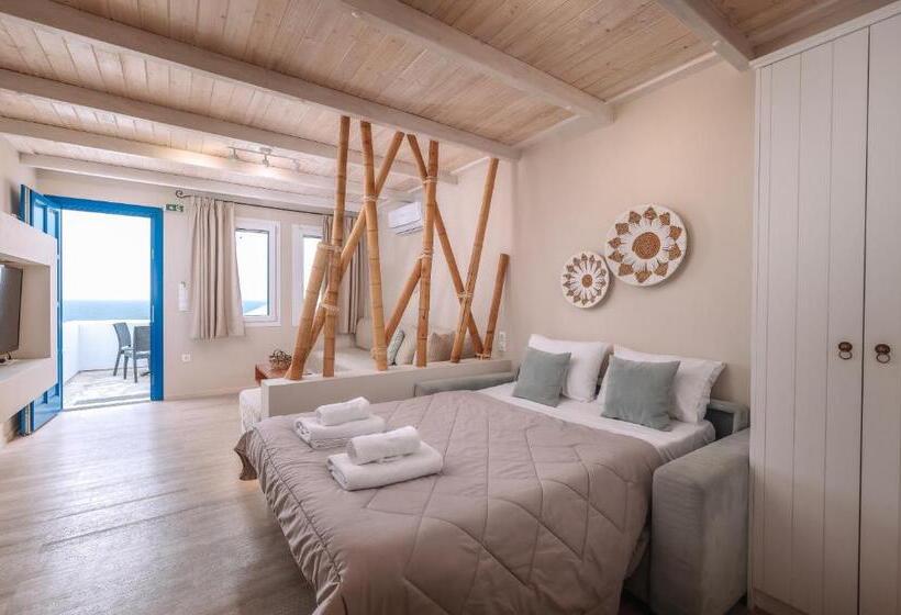 سوییت با چشم‌انداز دریا, Blue Bay Resort Village