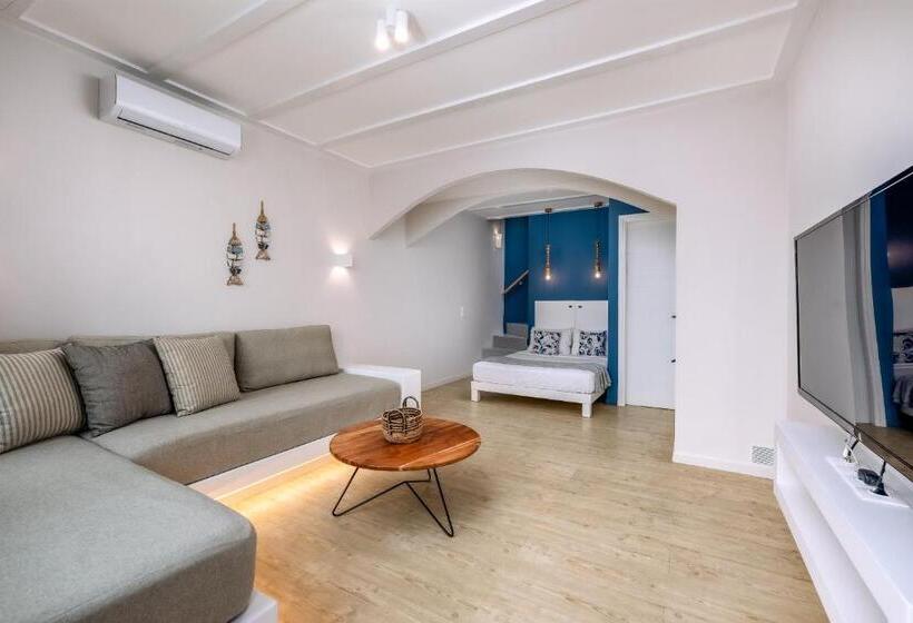 سوییت با چشم‌انداز دریا, Blue Bay Resort Village