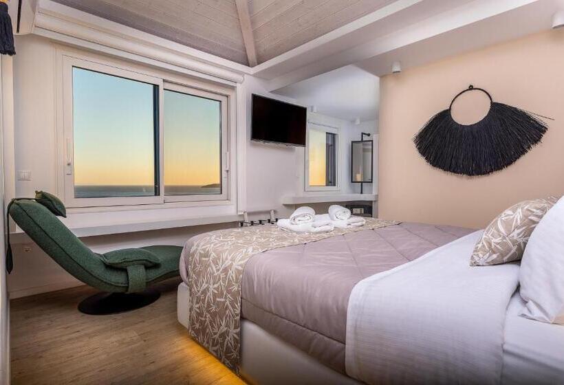Deluxe Suite Sea View, Blue Bay Resort Village
