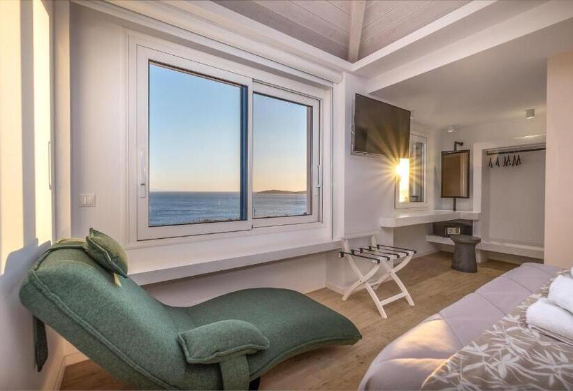 Deluxe Suite Sea View, Blue Bay Resort Village