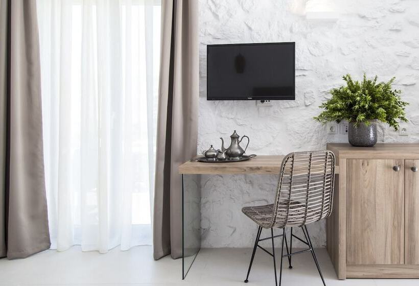 سوییت جونیور با چشم‌انداز دریا, Ftelia Bay Boutique