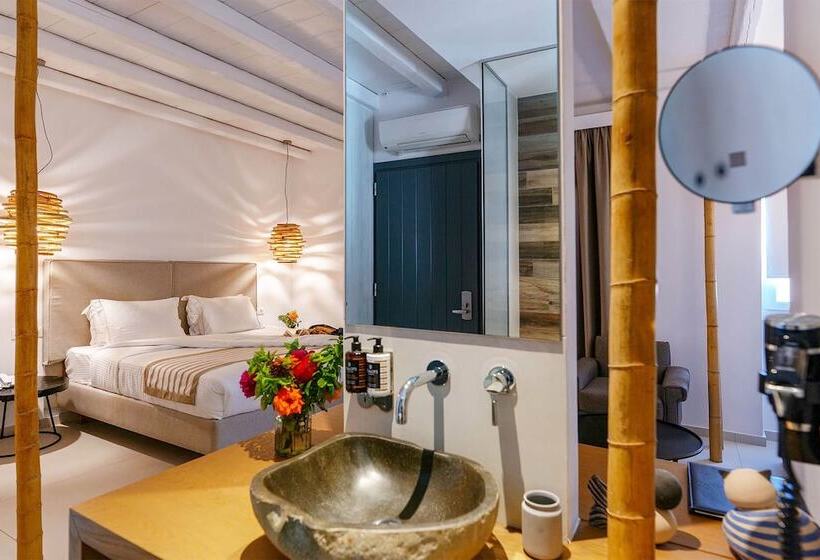سوییت جونیور با چشم‌انداز دریا, Ftelia Bay Boutique