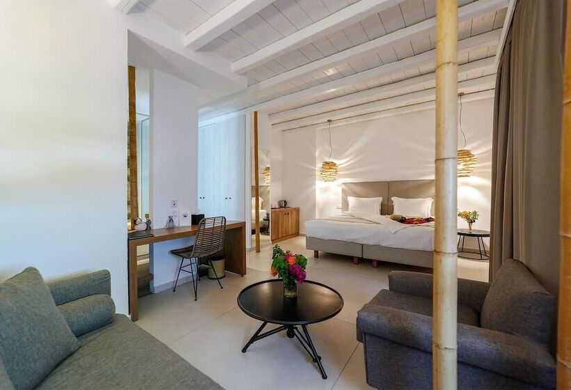 سوییت جونیور با چشم‌انداز دریا, Ftelia Bay Boutique