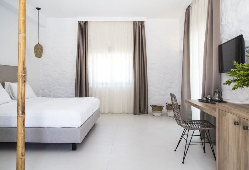 سوییت جونیور با چشم‌انداز دریا, Ftelia Bay Boutique