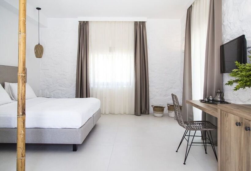 سوییت جونیور با چشم‌انداز دریا, Ftelia Bay Boutique