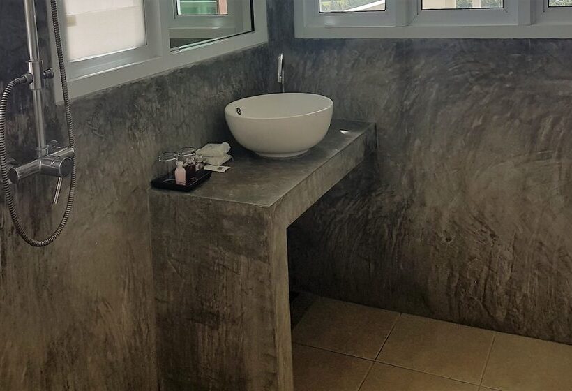 اتاق لوکس با چشم‌انداز دریا, Grand Hill Residence