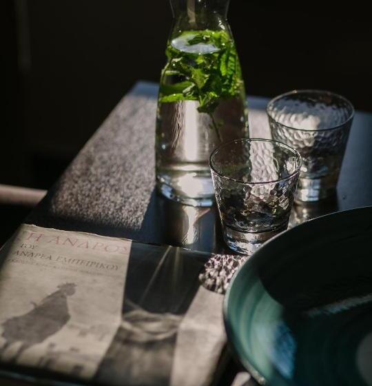 سوئیت اجرایی با چشم‌انداز دریا, Krinos Suites
