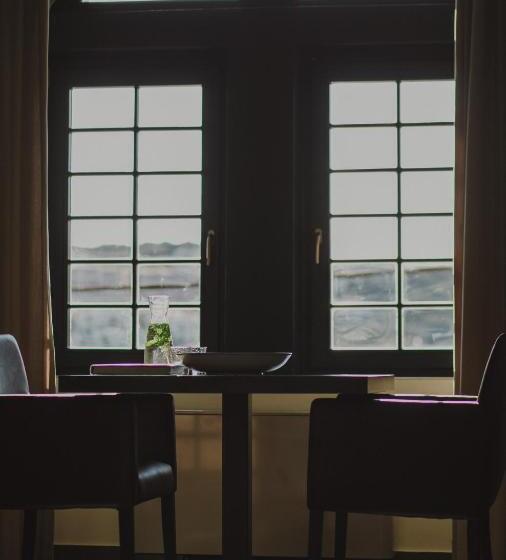 سوئیت اجرایی با چشم‌انداز دریا, Krinos Suites