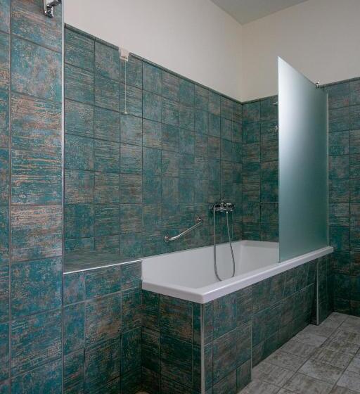 سوییت لوکس, Krinos Suites