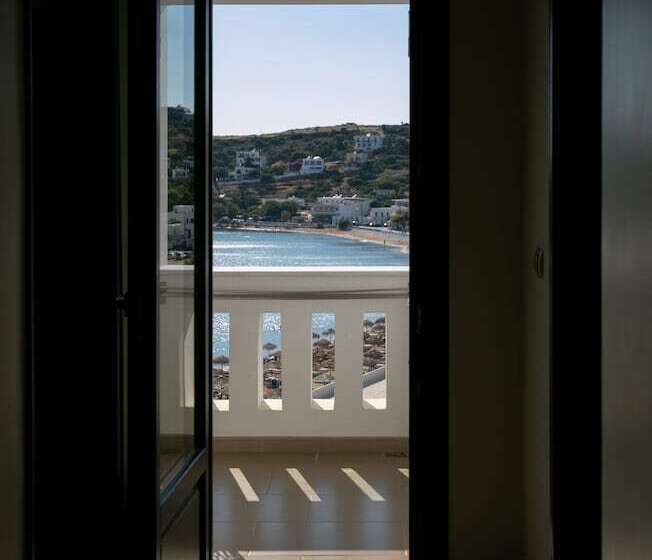 سوییت جونیور با چشم‌انداز دریا, Krinos Suites