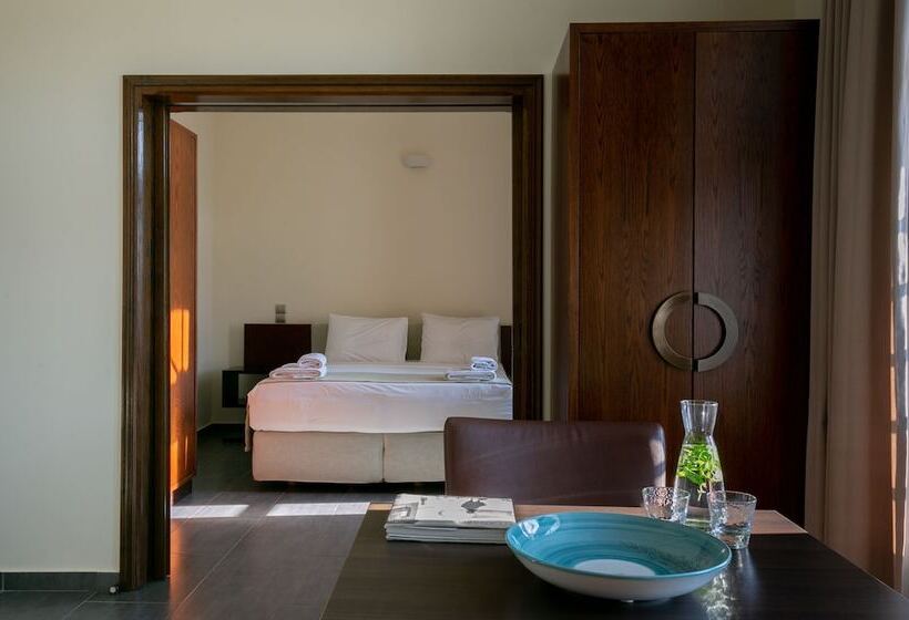 سوئیت اجرایی با چشم‌انداز دریا, Krinos Suites