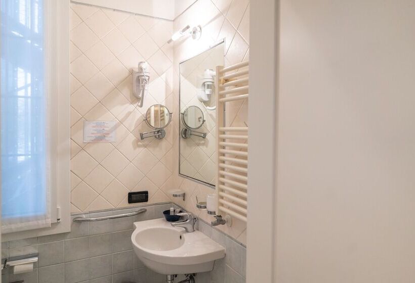 اتاق استاندارد یک نفره, Maritan Hotel & Spa