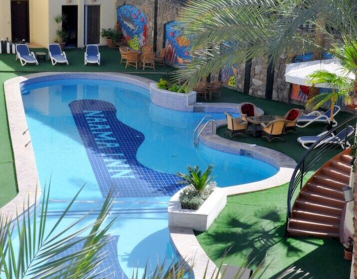 اتاق استاندارد سه نفره, Naama Inn