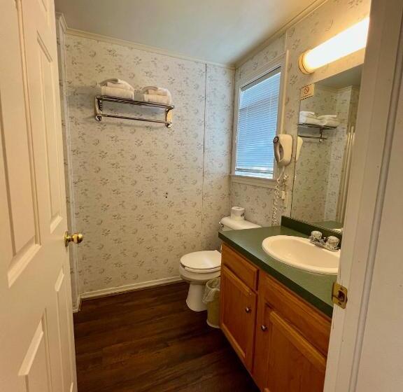 اتاق استاندارد با 2 تخت دوبل, Rodeway Inn & Suites Brunswick Near Hwy 1