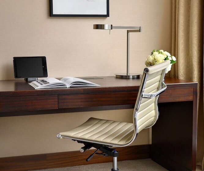 اتاق اجرایی, Shangrila Toronto