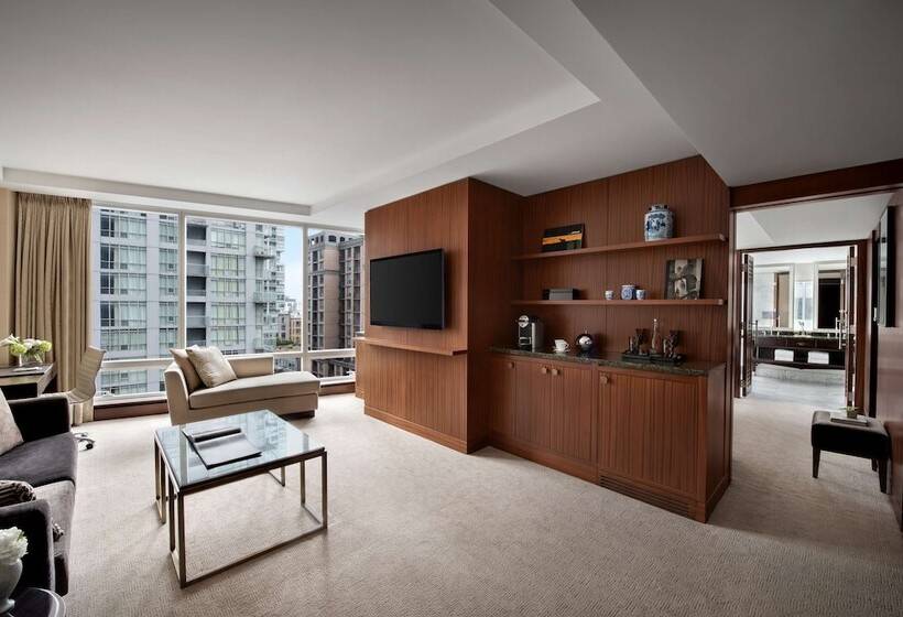 سوییت لوکس, Shangrila Toronto