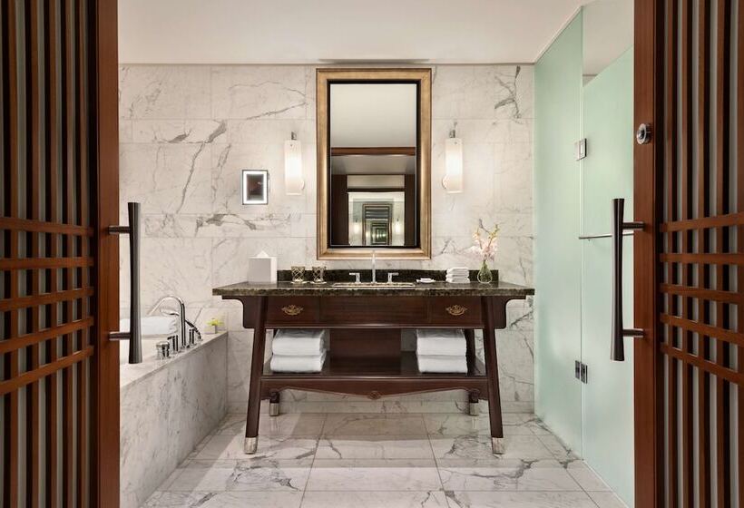 اتاق اجرایی, Shangrila Toronto