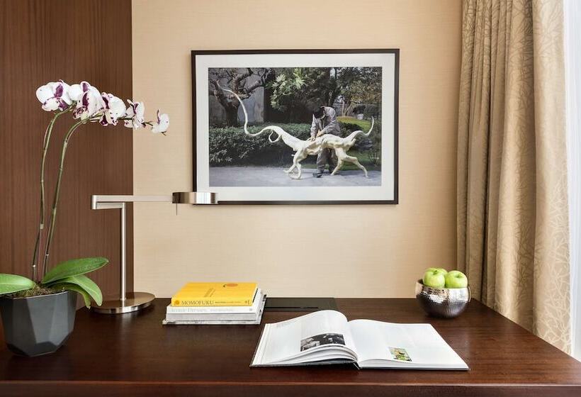 اتاق اجرایی, Shangrila Toronto