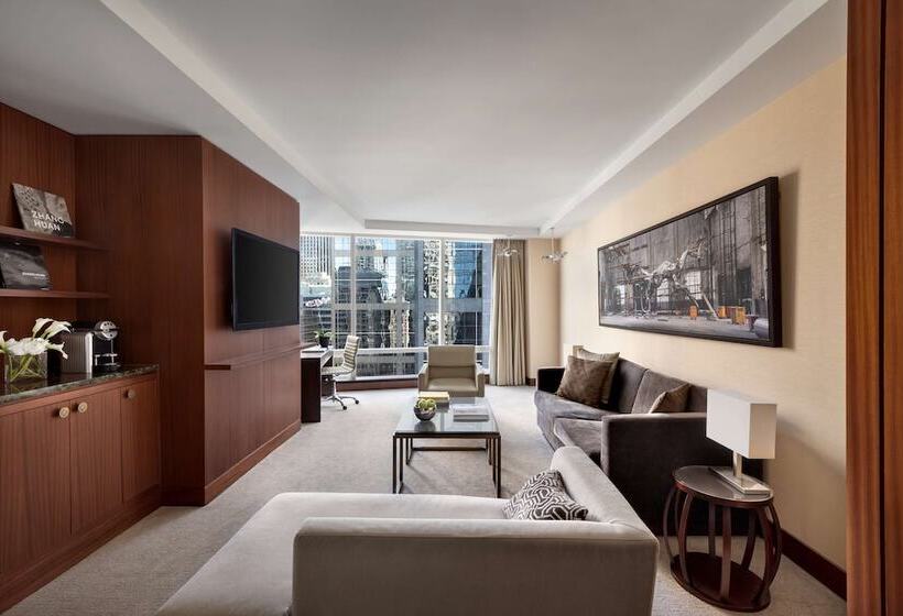 Suite, Shangrila Toronto