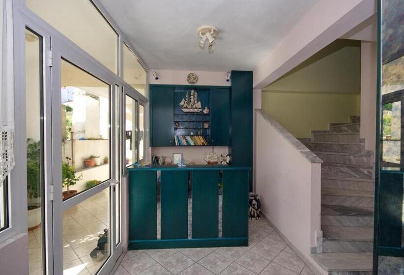 استودیو استاندارد با بالکن, Studios Nelli Alonissos
