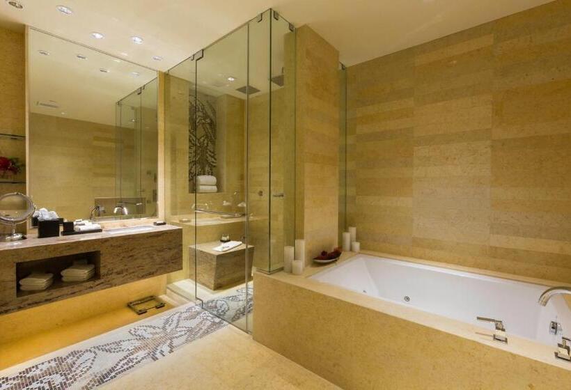سوئیت مستر, Eb Hotel Miami Airport
