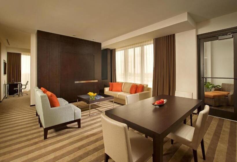 سوئیت مستر, Eb Hotel Miami Airport