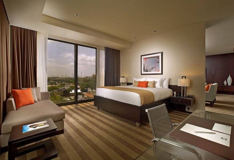 سوئیت مستر, Eb Hotel Miami Airport