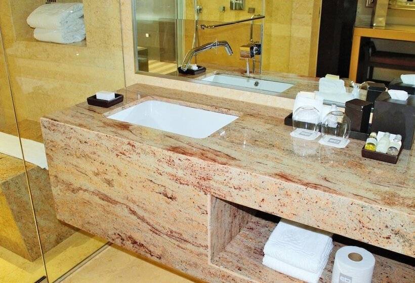 سوئیت مستر, Eb Hotel Miami Airport