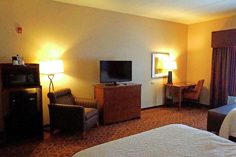اتاق استاندارد با تخت دو نفره بزرگ, Hampton Inn Waynesburg