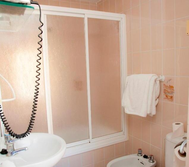 スタンダードトリプルルーム, Hostal Paris
