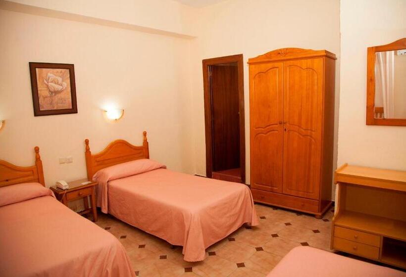 اتاق استاندارد سه نفره, Hostal Paris