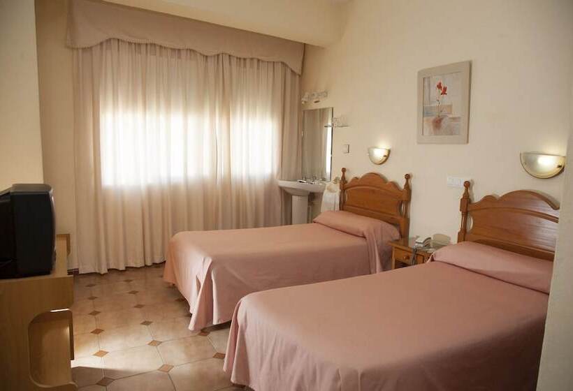 バス共有のスタンダードルーム, Hostal Paris