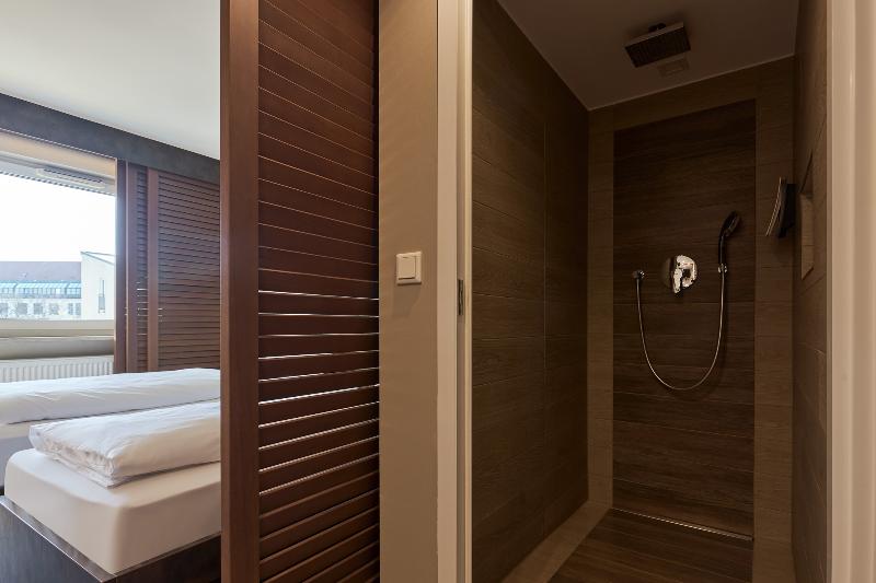 اتاق استاندارد با چشم‌انداز دریا, Auberge Discovery Bay Hong Kong