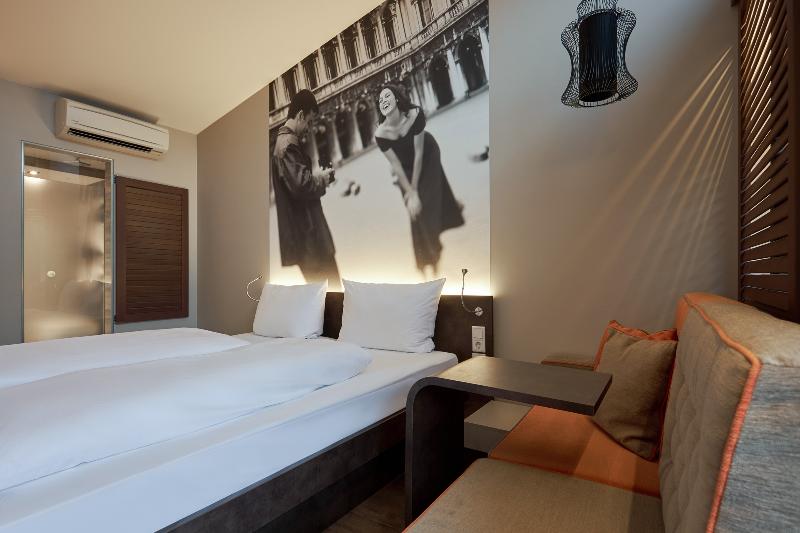 اتاق استاندارد با چشم‌انداز دریا, Auberge Discovery Bay Hong Kong